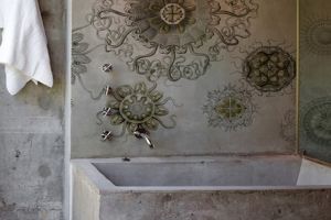 Wall&decо коллекция The Shower Wallpaper обои Medusae