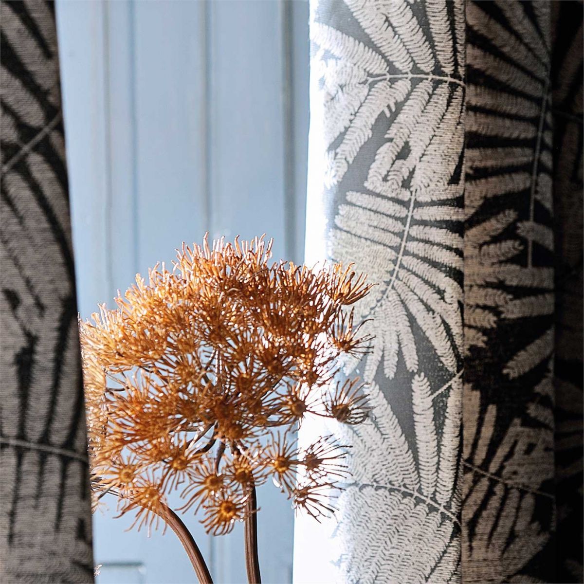 Harlequin: Коллекции летнего текстиля  Lilaea Fabrics и Lilaea Silks